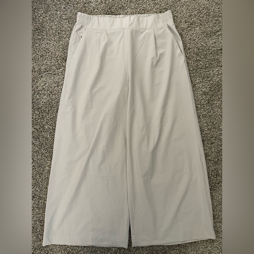 Women’s Athleta Brooklyn Wide Leg Crop Cream Pant Size 8 - Picture 3 of 7